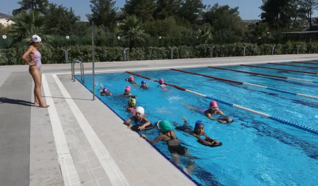 Muğla Büyükşehir’den çocuklara ücretsiz yüzme kursu başladı