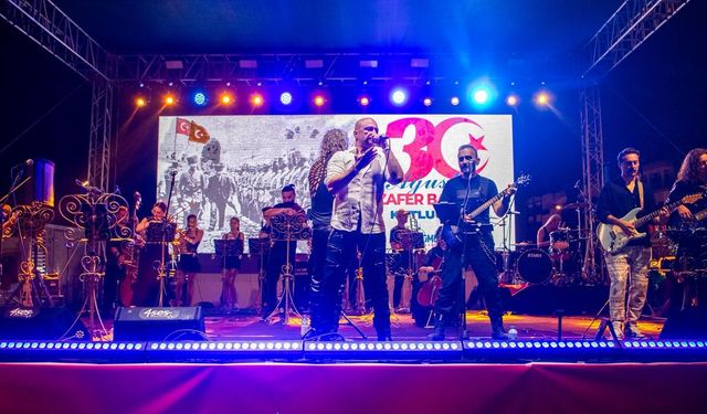 ‘Musa Göçmen ve Senforock’ orkestrası konseri ile zirve yaptı
