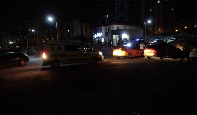 12 kişinin karıştığı trafik tartışması kanlı bitti: 3 yaralı, 5 gözaltı