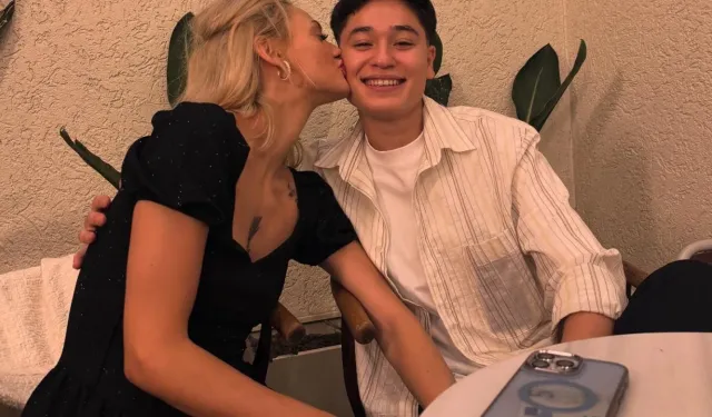 Aşkını ilan etti!