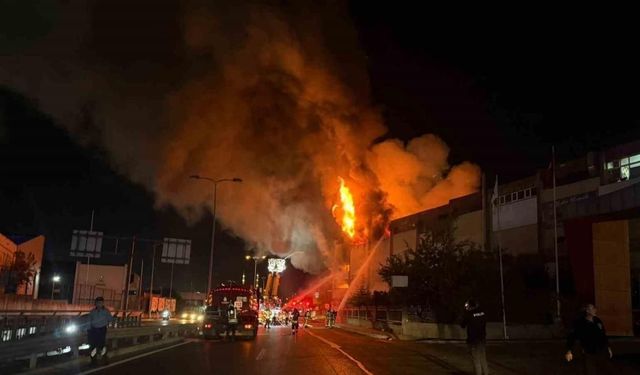 Başakşehir’de 2 katlı plastik atölyesinde korkutan yangın