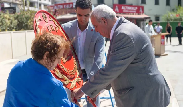 Bornova Cumhuriyet Meydanı'nda çifte kutlama
