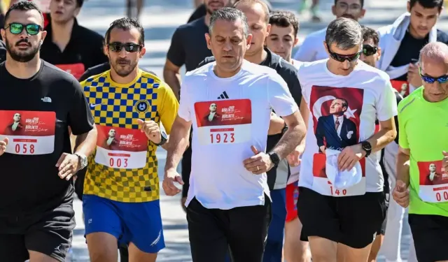 CHP Lideri Özel, 102. Yıl Koşusu’nda Gençlerle Birlikte Ter Döktü