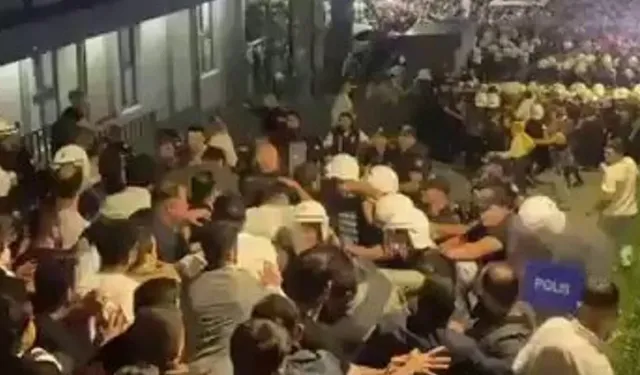 CHP lideri Özel: İl binasını ablukaya almak tecavüzdür