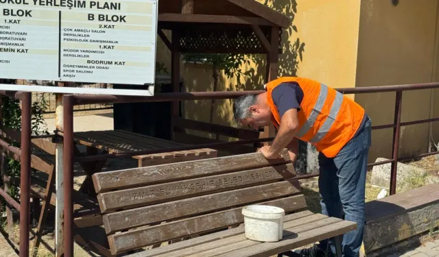 Çiğli’de okul bahçeleri yeni dönem öncesi yenilendi
