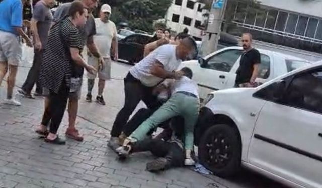 Denizli’de sokak ortasında bıçaklı kavga: 3 yaralı