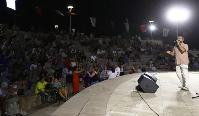 Denizli'de yaz konserleri binlerce sanatseveri buluşturdu