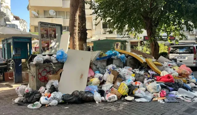 Karşıyaka’da İşçiler İş Bıraktı, İlçede Çöpler Birikti