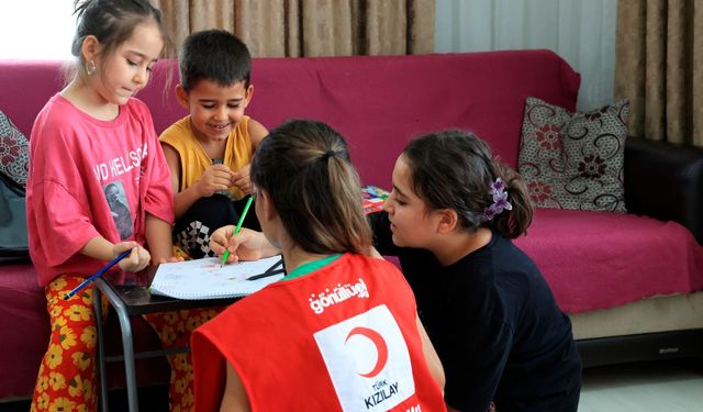 Kızılay'dan deprem bölgesine yardım