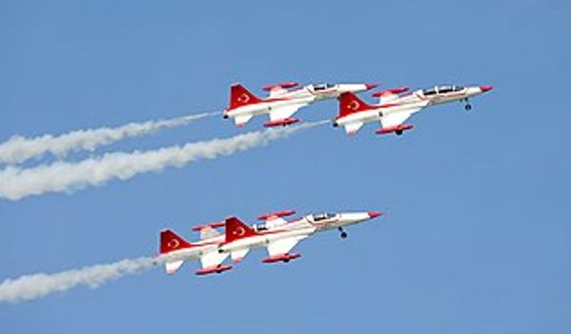 Türk Yıldızları'na : ‘En İyi Gösteri Uçuşu’ ödülü