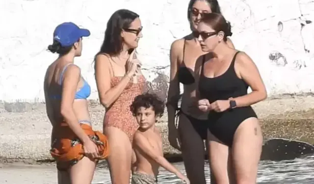 Ünlü oyuncular Çeşme’de buluştu: Denizde keyifli sohbet!