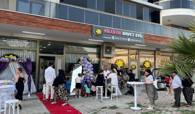 Anne-kız el ele verdi, davet evi kurdular