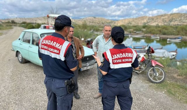 Bafa Gölü'nde çevre bilinci için jandarma devrede