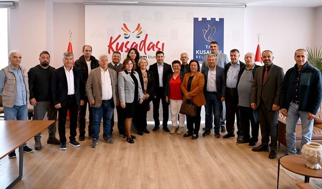 Başkan Günel muhtarlarla bir arada