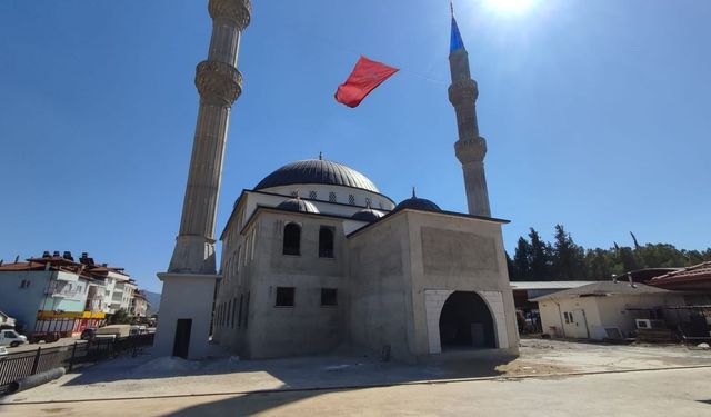 Beyağaç'ta osmanlı esintili yeni çarşı camii yükseliyor