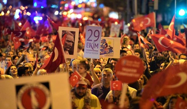 Bornova'dan Cumhuriyet Bayramı'nda coşkulu kutlama