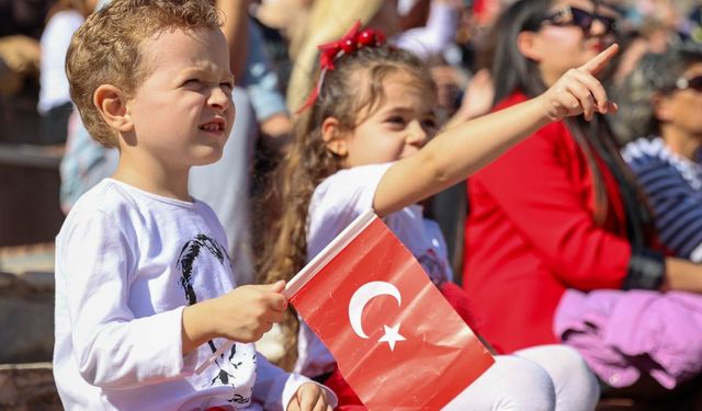 Buca'lı miniklerden duygu dolu kutlama