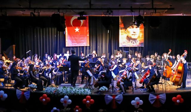 Çocuk Senfoni̇'den Cumhuri̇yet Konseri