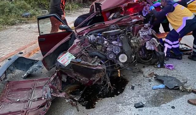 Denizli'de direğe çarpan Fiat Tofaş sürücüsü ağır yaralandı