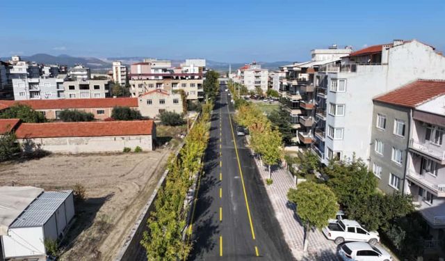 Dutlulu ,Kırkağaç'ta sıcak asfalt çalışmalarını inceledi