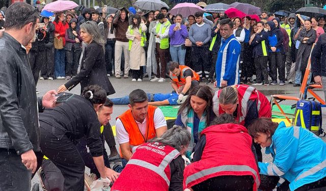 İzmir Büyükşehir Belediyesi'nden afete hazırlık tatbikatı