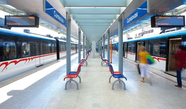 İzmir'de 29 Ekim'de toplu ulaşım ücretsiz ve indirimli