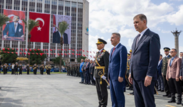 İzmir'de Cumhuriyet Bayramı kutlamaları başladı