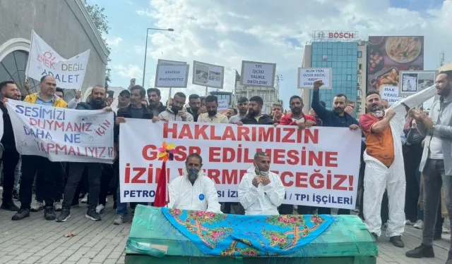 İzmir'de işçilerden tabutlu eylem!