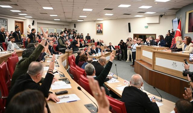 Kuşadası'nda Belediye Meclisi toplantısı