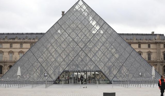 Louvre Müzesi'nde çalınan eserler hala kayıp
