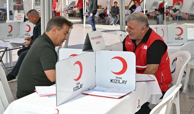 Manisa'da Büyükşehir ve Kızılay'dan kan bağışı kampanyası