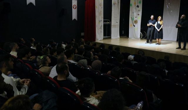 Menteşe Tiyatrosu'ndan 'Çocuk Parkı Yaraları'