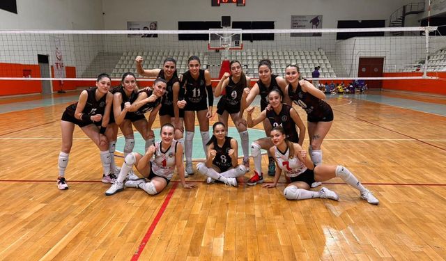 Turgutlu Belediyespor Kadın Voleybol Takımı 5'te 5 yaptı