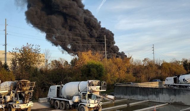 ABD'de 3 kişiyi taşıyan kargo uçağı düştü!