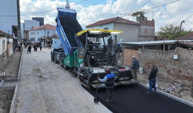 Ahmetli Cami Caddesi'nde asfalt çalışmaları başladı
