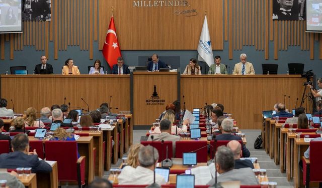 İzmir Büyükşehir'de 2 milyarlık borç yetkisi