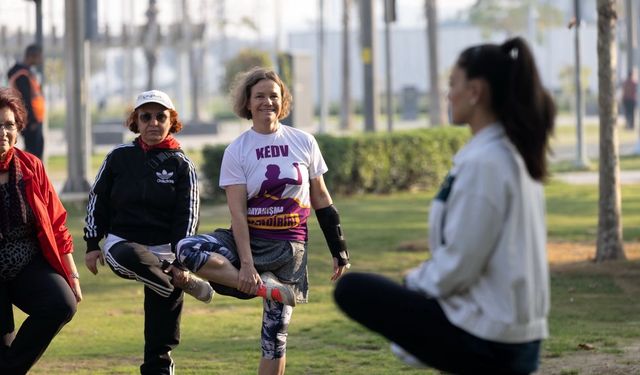 Konak'ta açık havada spor keyfi devam ediyor