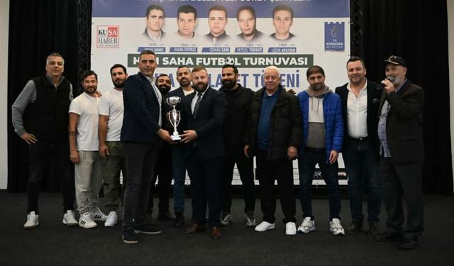 Kuşadası Belediyesi'nde kupalar sahiplerini buldu