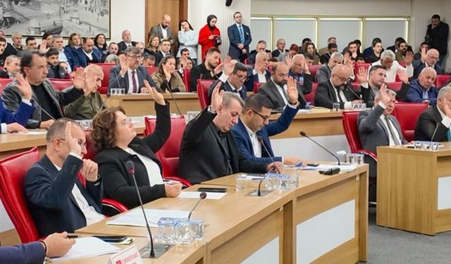 Kuşadası mezarlıklarıyla artık Büyükşehir ilgilenecek