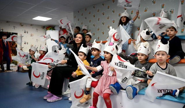Kuşadası'nda miniklere Kızılay eğitimi