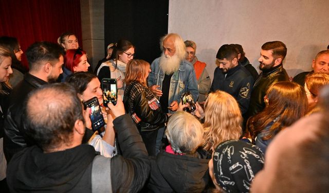 Usta Sanatçı Suavi Manisalılarla buluştu