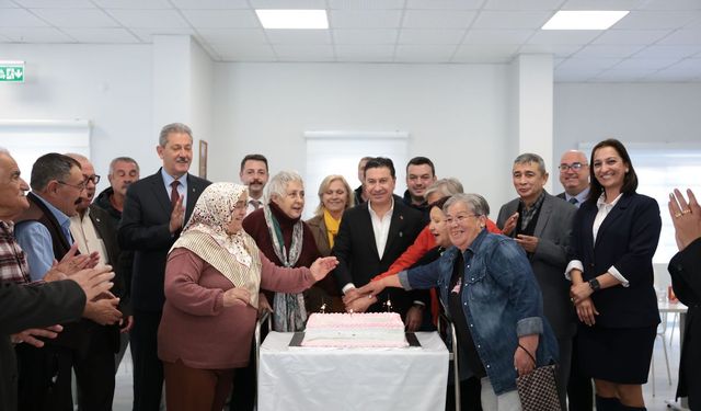 Başkan Aras'tan Yaşamevi'ni Mutlu Eden Ziyaret