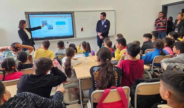 İzmir Metro A.Ş.den öğrencilere metro ve tramvay eğitimi