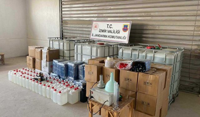 İzmir'de 1,5 milyon TL'lik kaçak etil alkol ele geçirildi