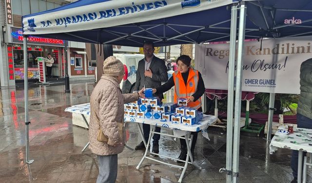 Kuşadası Belediyesi'nden kandil simidi ikramı