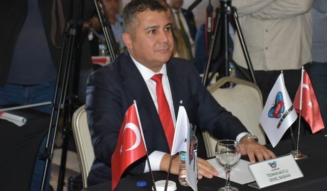 Partide devam kararı: Teoman Mutlu yeniden başkan
