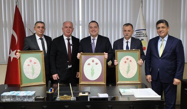 Başkan Dutlulu Pazarcılar Odası'na müjdelerle gitti