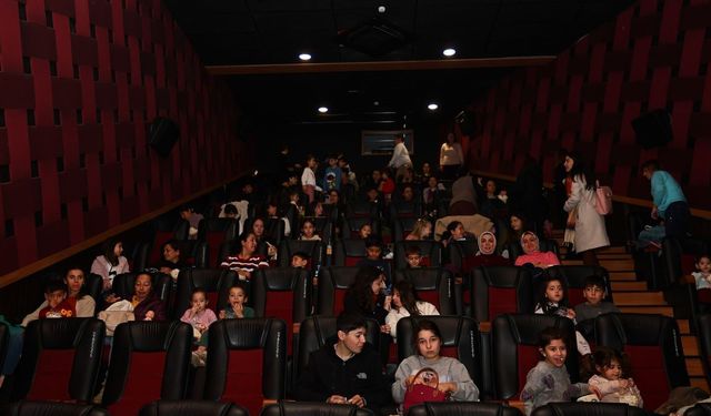 Belediyeden çocuklara yarıyıl tatilinde sürpriz sinema gösterimi