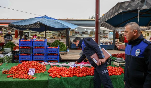 Buca Belediyesi'nden pazar yerlerinde 'kayıt dışı' operasyonu