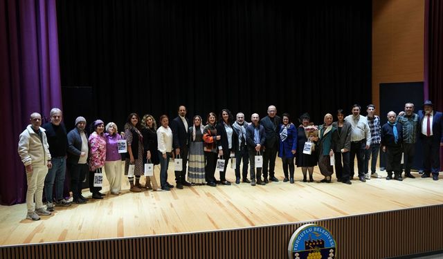 Foça Belediye Tiyatrosu Turgutlu'da perdelerini açtı
